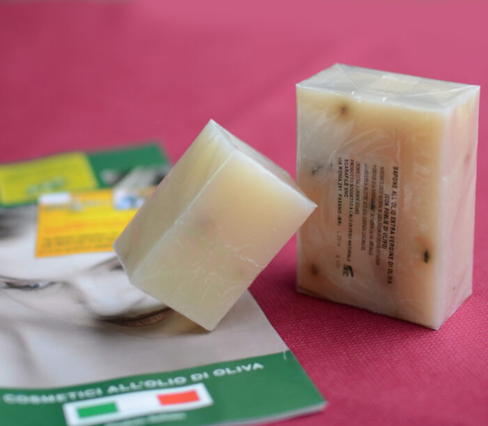 SAPONE  ALL OLIO EXTRAVERGINE  DI OLIVA (CON FOGLIE DI ULIVO) - immagine 3