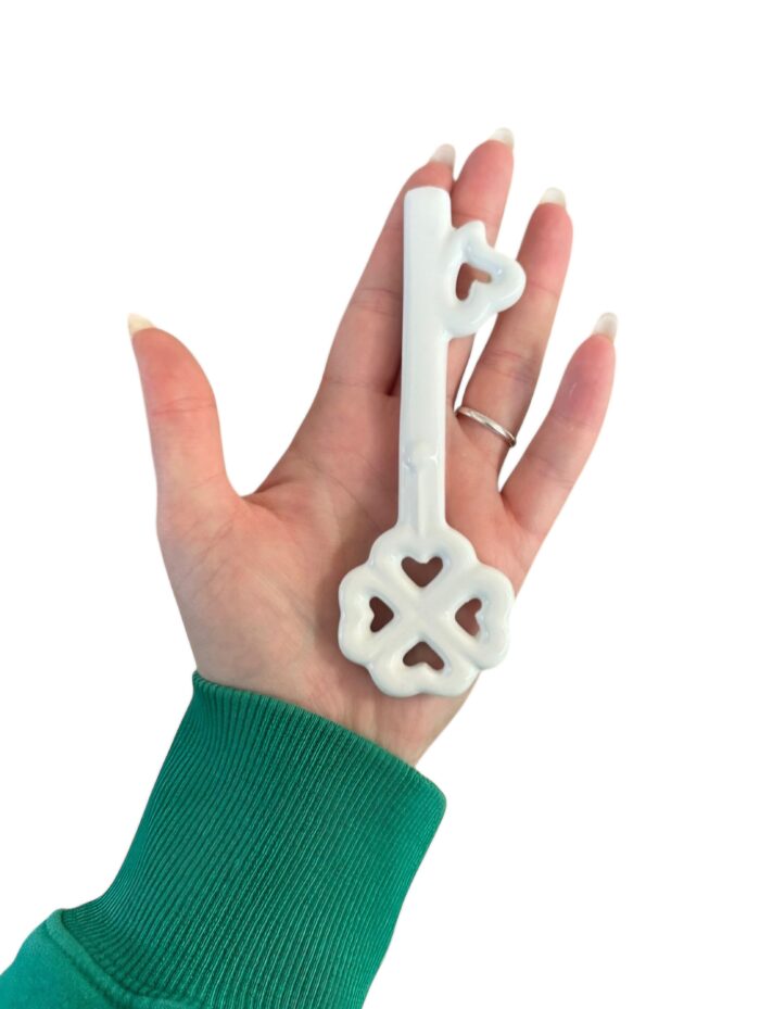Chiave"love" in ceramica 12 cm - immagine 3